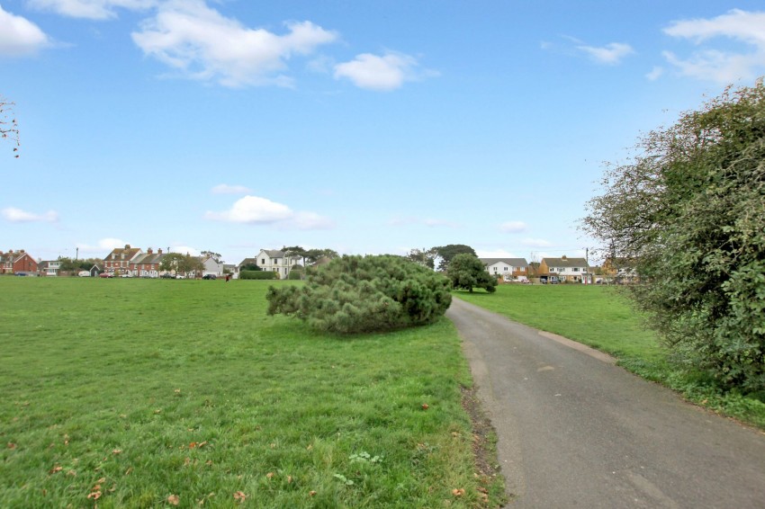 Images for Skinner Road, Lydd, TN29 EAID:139611823 BID:07f537f9-12f0-4009-be92-5631fa34e2e2