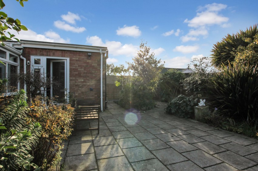 Images for Williamson Road, Lydd On Sea, TN29 EAID:139611823 BID:07f537f9-12f0-4009-be92-5631fa34e2e2