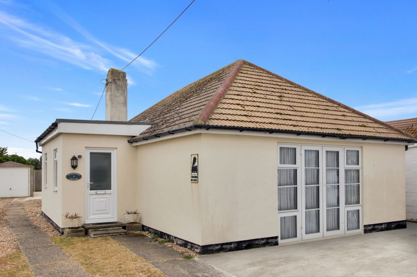 Images for Williamson Road, Lydd On Sea, TN29 EAID:139611823 BID:07f537f9-12f0-4009-be92-5631fa34e2e2