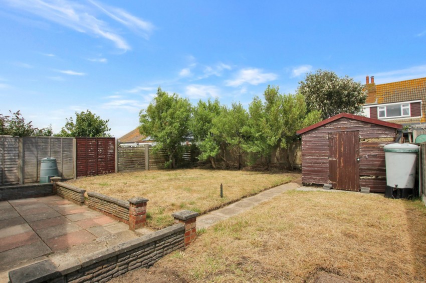 Images for Livingstone Close, Dymchurch, TN29 EAID:139611823 BID:07f537f9-12f0-4009-be92-5631fa34e2e2